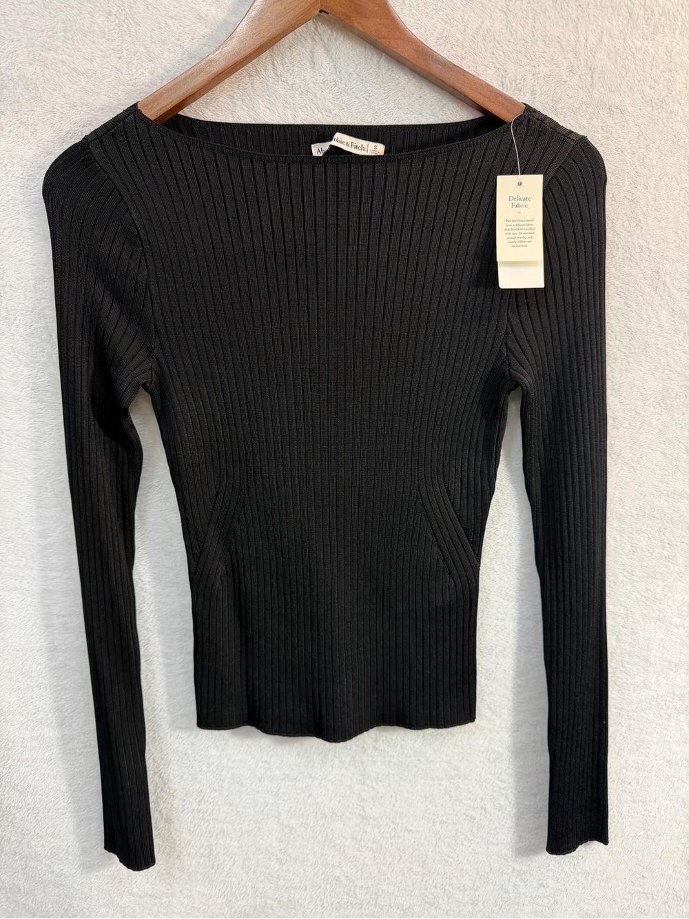 Abercrombie & Fitch Black Ribbed Long-Sleeve Boatneck Fitted Sweater - Small